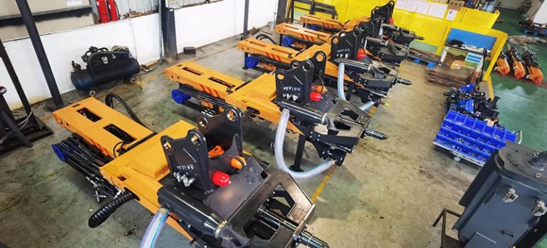 A batch of integrated hydraulic rock drills and splitters are produced