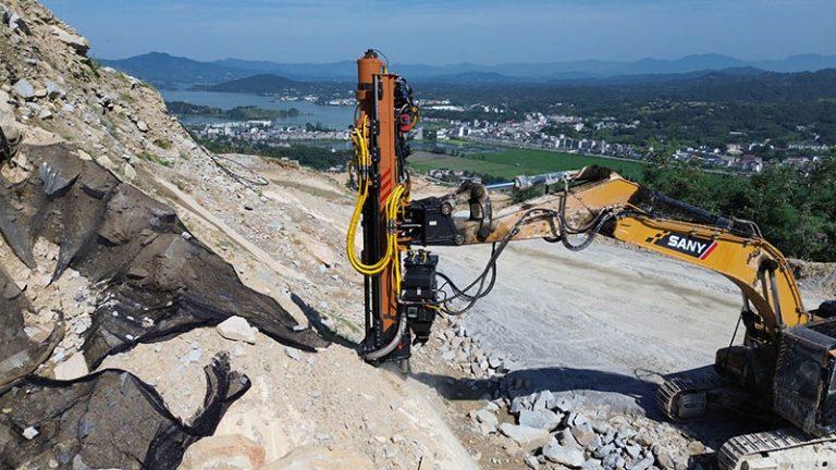 Excavator-hydraulic-rock-drill-and-splitter-attachments