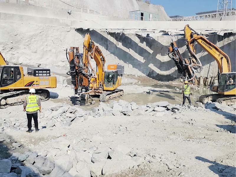 Hydraulic rock drills and splitters for rock excavation in foundation pits