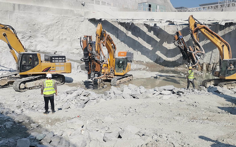 Hydraulic rock drills and splitters for rock excavation in foundation pits